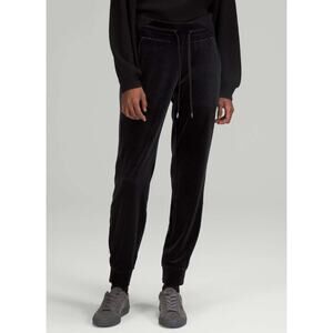 Lululemon Ready to Crush High-Rise Velour Jogger in Black Size 10